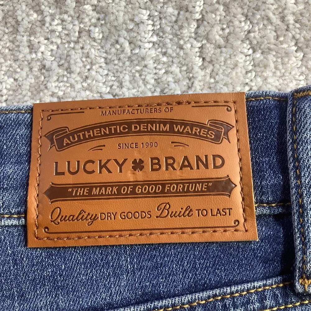 Lucky Brand 223 Straight Leg Mens Jeans Medium Wash Denim 36 x 30 NWT